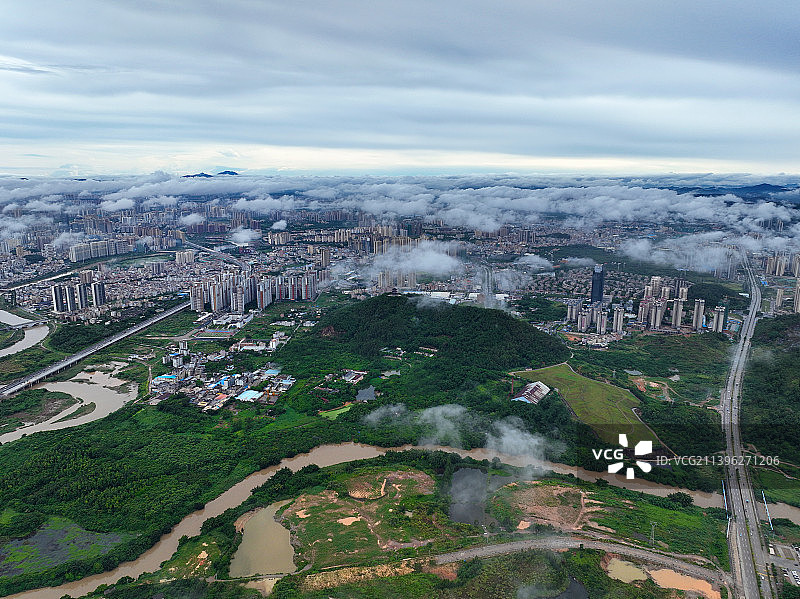 广东省惠州市惠阳区淡水城区雨后平流雾航拍图片素材