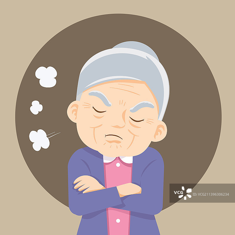 手臂交叉的愤怒老年妇女图片素材