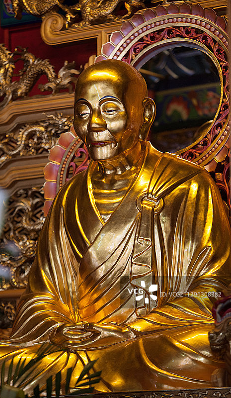 禅宗六祖惠能金身，广东新兴县国恩寺雕像图片素材