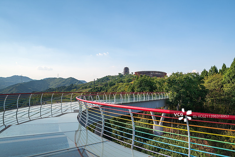 成都龙泉山城市森林公园玻璃栈道丹景台与丹景阁图片素材