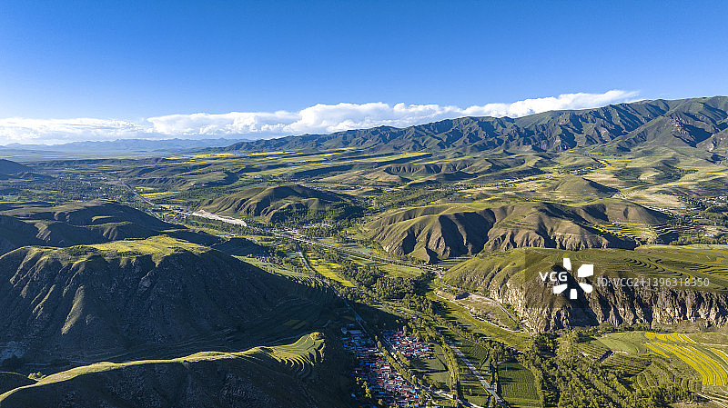 原子城梯田油菜花图片素材