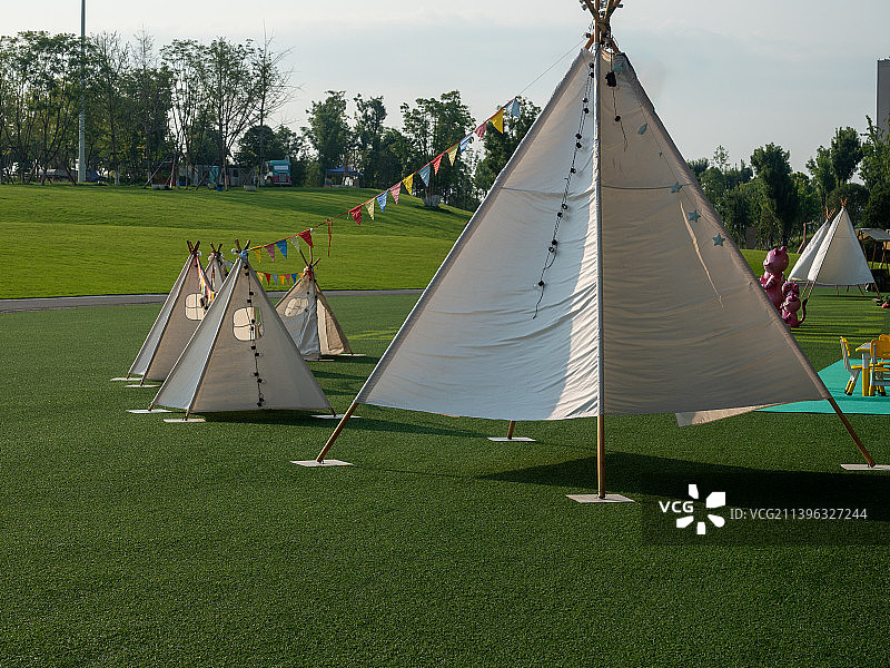 公园草坪图片素材