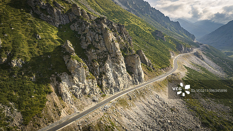 新疆独库公路哈希勒根达坂图片素材