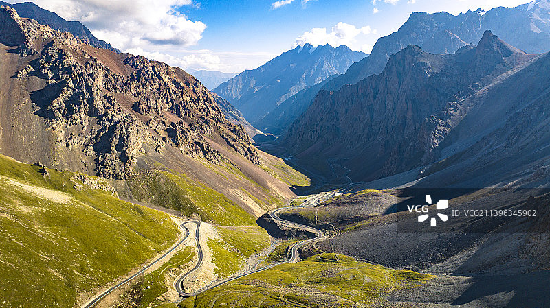 新疆独库公路哈希勒根达坂图片素材