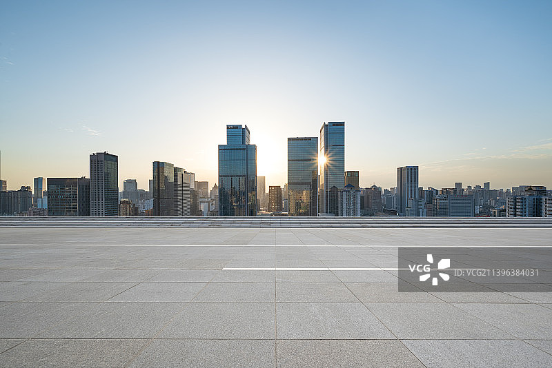 成都太古里IFS黄昏日落城市风光,平台地面石板路,汽车广告背景图图片素材