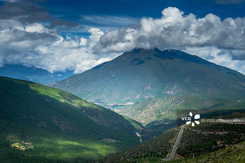云南  香格里拉  大山图片素材