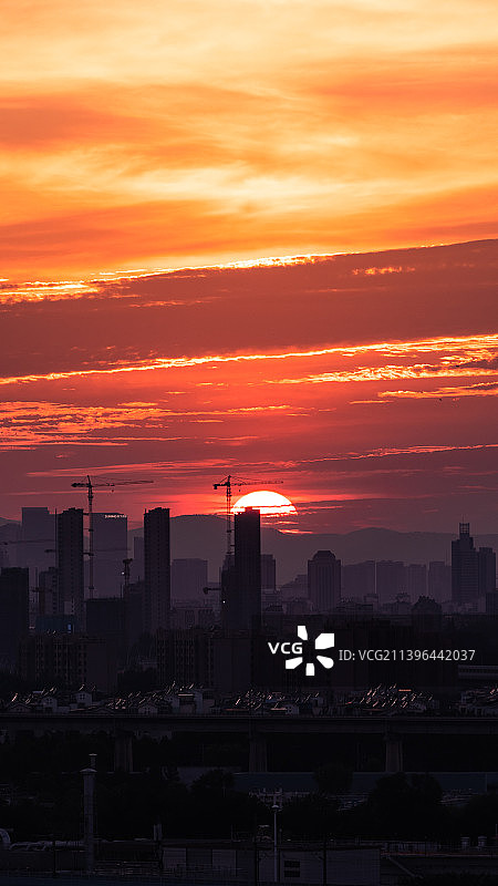 云喝醉了图片素材