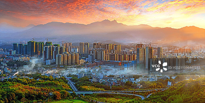 和平山城霞光图片素材