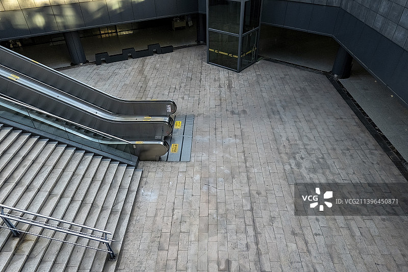 中国杭州地铁站里的下沉空间图片素材