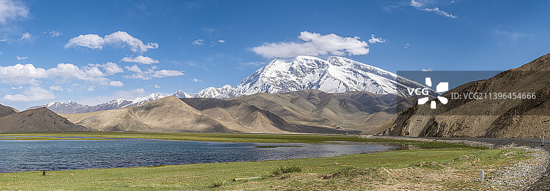 中国新疆喀什塔什库尔干慕士塔格峰风光图片素材