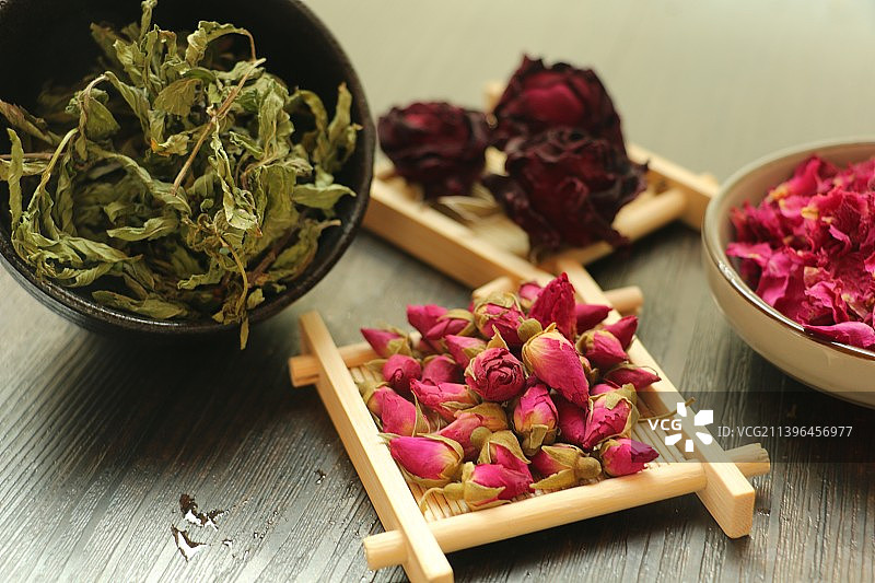 玫瑰水，玫瑰酱，玫瑰膏，蜂蜜玫瑰，金边玫瑰，大玫瑰，干玫瑰，玫瑰食材，冲饮，饮料，食疗，养生饮品，健图片素材