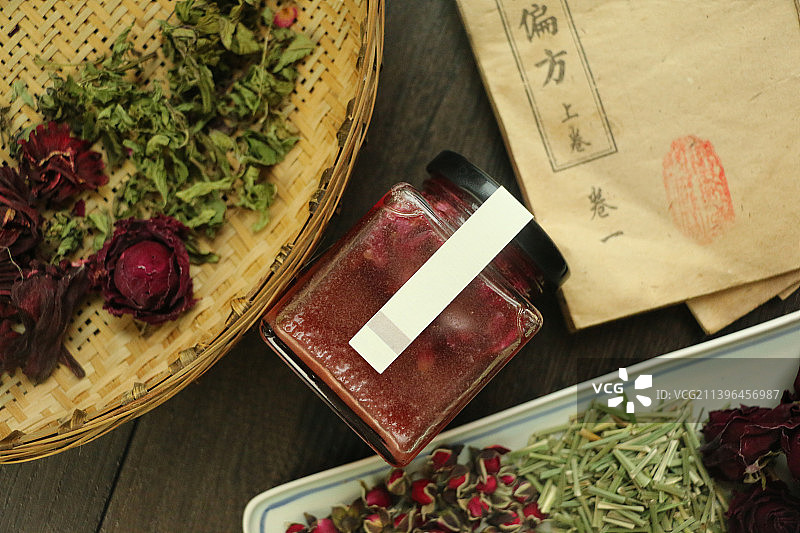 玫瑰水，玫瑰酱，玫瑰膏，蜂蜜玫瑰，金边玫瑰，大玫瑰，干玫瑰，玫瑰食材，冲饮，饮料，食疗，养生饮品，健图片素材
