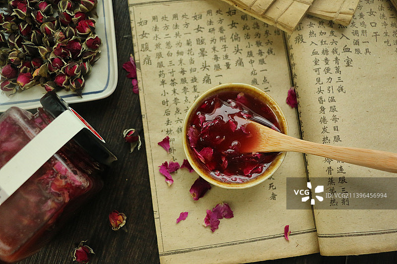玫瑰水，玫瑰酱，玫瑰膏，蜂蜜玫瑰，金边玫瑰，大玫瑰，干玫瑰，玫瑰食材，冲饮，饮料，食疗，养生饮品，健图片素材