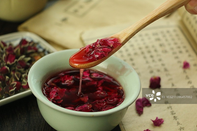 玫瑰水，玫瑰酱，玫瑰膏，蜂蜜玫瑰，金边玫瑰，大玫瑰，干玫瑰，玫瑰食材，冲饮，饮料，食疗，养生饮品，健图片素材