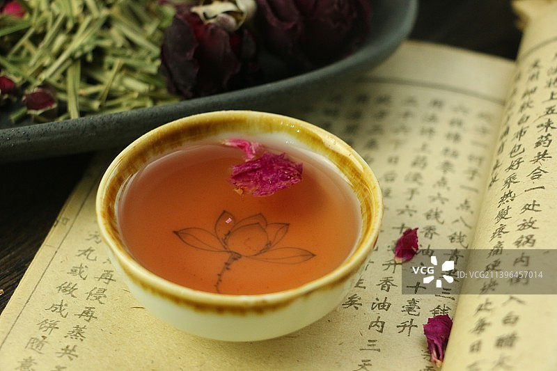 玫瑰水，玫瑰酱，玫瑰膏，蜂蜜玫瑰，金边玫瑰，大玫瑰，干玫瑰，玫瑰食材，冲饮，饮料，食疗，养生饮品，健图片素材