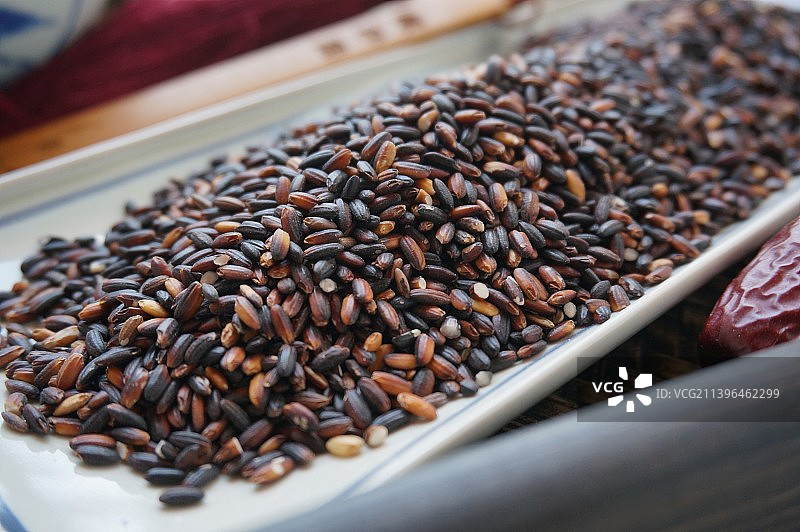 血糯米，黑糯米，紫糯米，田粥，煮粥，人参，五谷杂粮，粗粮，杂粮，谷物，干货，食物，粮食，粥粮，古书，图片素材