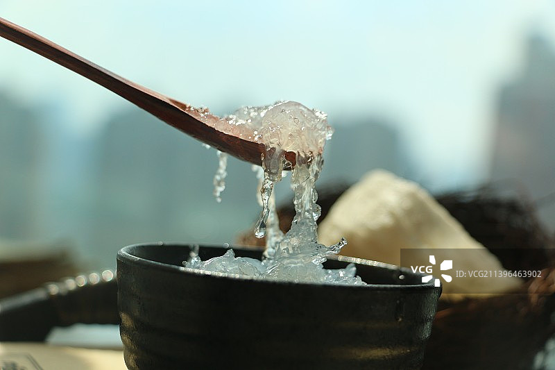 泡燕窝，燕窝丝，炖燕窝，燕窝炖品，一碗燕窝，燕窝，燕盏，雪燕，自然环境，滋补品，银耳燕窝，古书，医书图片素材
