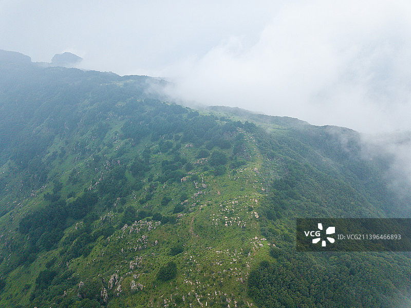 河南省新乡辉县市南太行最高峰十字岭云海航拍图片素材