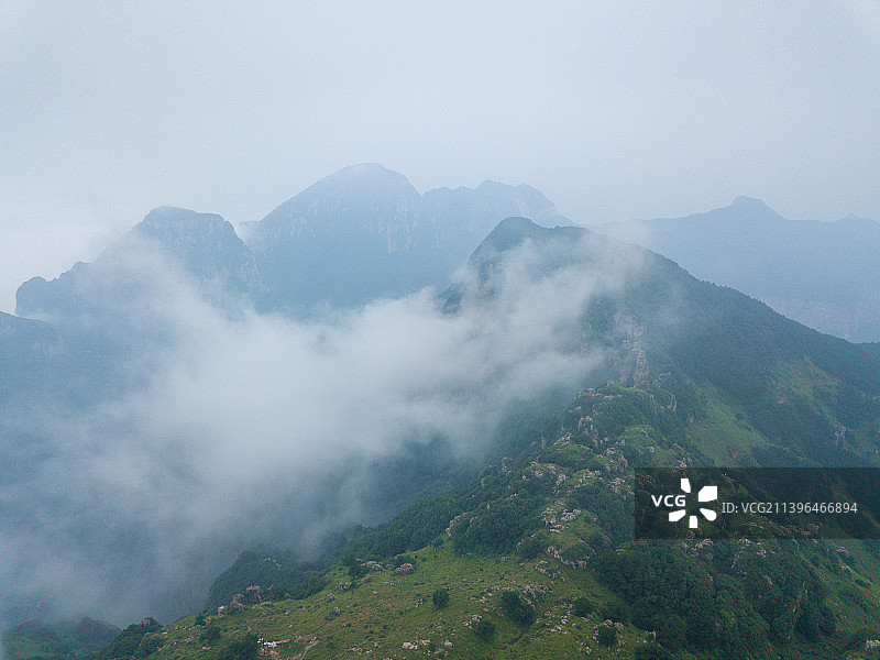 河南省新乡辉县市南太行最高峰十字岭云海航拍图片素材