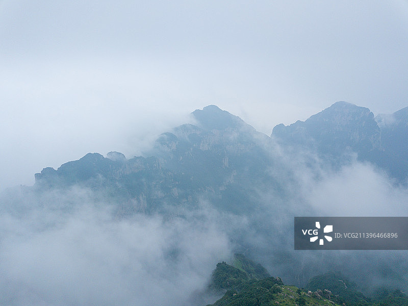 河南省新乡辉县市南太行最高峰十字岭云海航拍图片素材