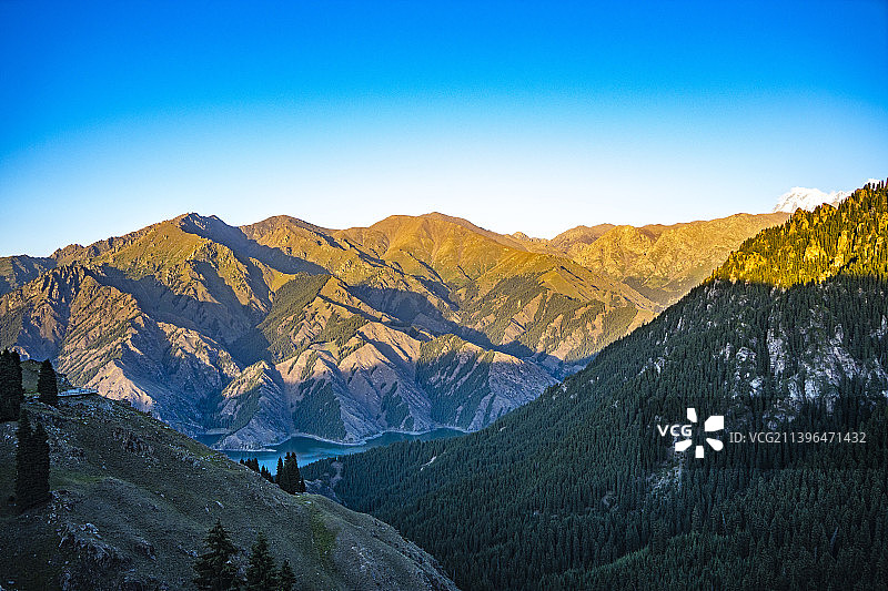 新疆天山天池图片素材