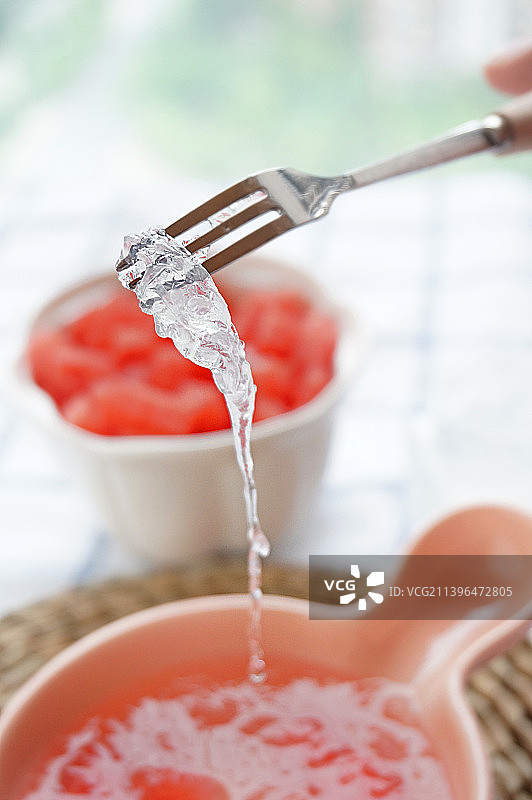 西瓜燕窝，水果燕窝，即食燕窝，燕窝丝，炖燕窝，燕窝炖品，一碗燕窝，燕窝，燕盏，雪燕，一碗燕窝，炖品，图片素材