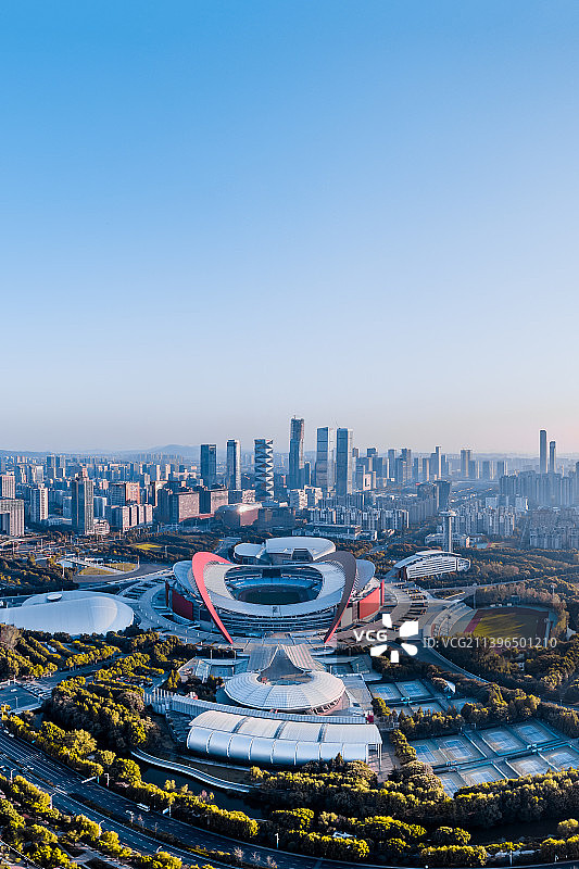 中国江苏南京奥体中心体育场和河西CBD城市天际线航拍风光全景图片素材