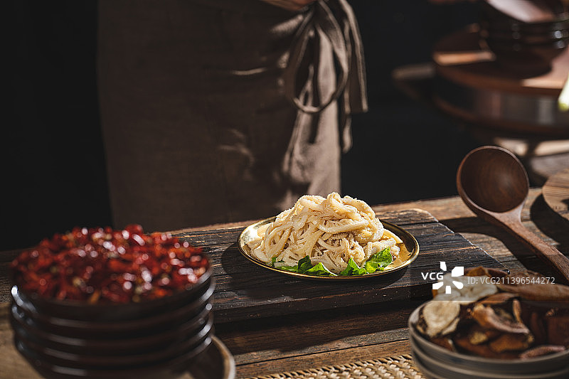 卤肥肠 鱼火锅 牛蛙火锅 鲜兔火锅 热血美蛙  厨房氛围感图片素材