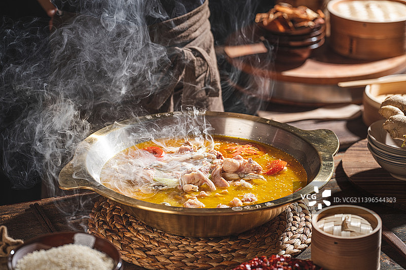 卤肥肠 鱼火锅 牛蛙火锅 鲜兔火锅 热血美蛙  厨房氛围感图片素材