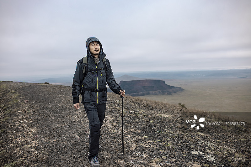 男子徒步旅行图片素材