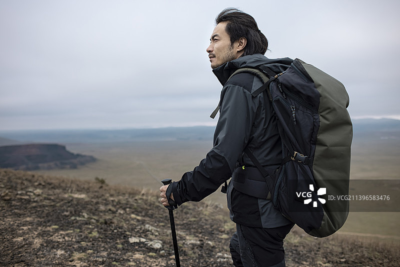 男子徒步旅行图片素材