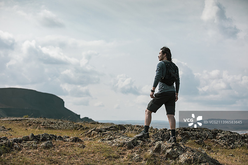 越野跑者背影图片素材