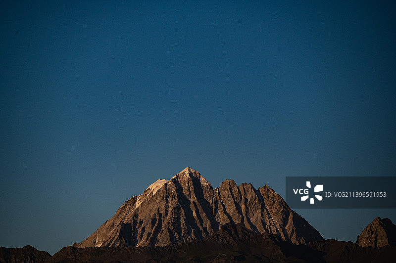 路上拍的一些雪山图片素材
