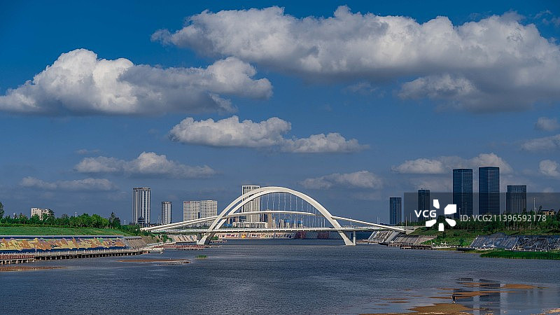 康巴什乌兰木伦湖音乐喷泉日落图片素材