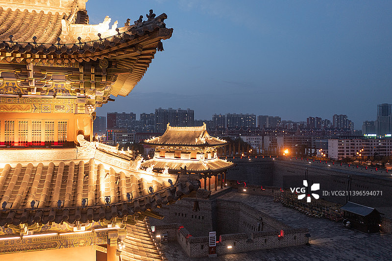 山西大同古城武定门夜景航拍图片素材