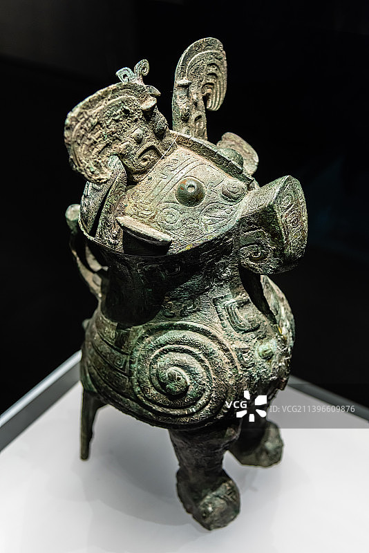 中国国宝商代后期妇好鸮尊图片素材