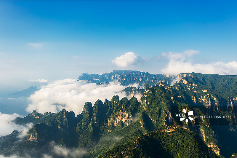 太行山脉河南省新乡段辉县沙窑乡小井村轿顶山景区夏季云海户外航拍图片素材
