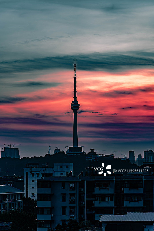 武汉昙华林龟山电视塔剪影图片素材