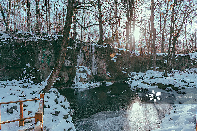 中国吉林长白山魔界风景区幽潭冬景图片素材