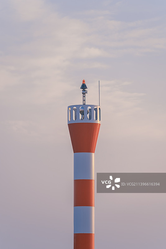 蓝调村落与灯塔图片素材