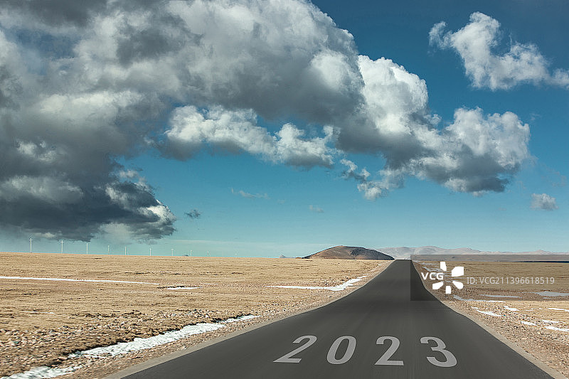 带2023字样通向未来前进的道路、2023年、西藏公路、高原公路、图片素材