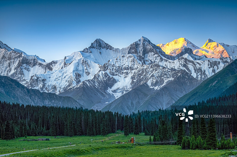 日照金山图片素材