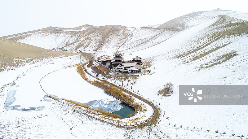 雪后月牙泉图片素材
