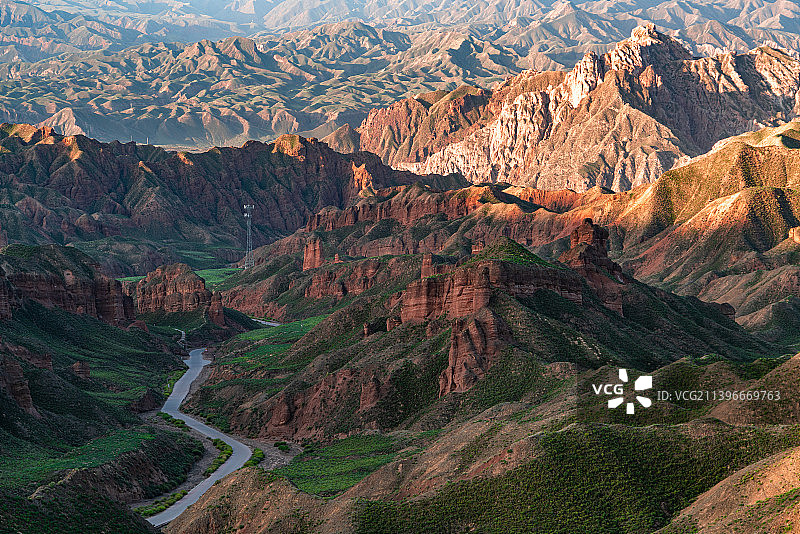 晨间中国甘肃省张掖丹霞国家地质公园冰沟丹霞景区大地之根图片素材