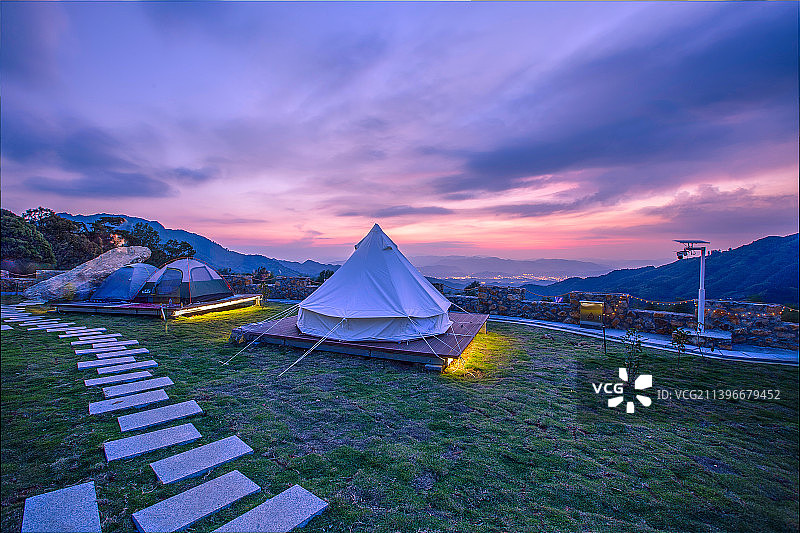 福建三明永安上坪共裕村铁丁石露营地图片素材