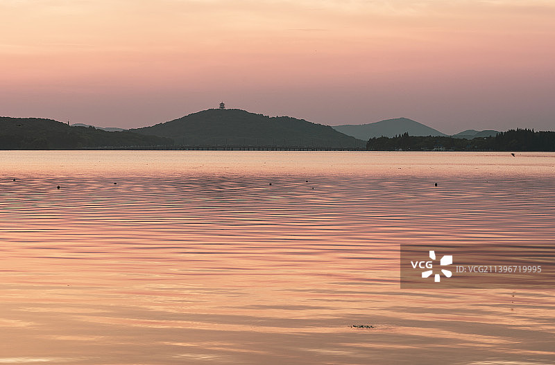 无锡宝界桥蠡湖夜景长焦照片图片素材
