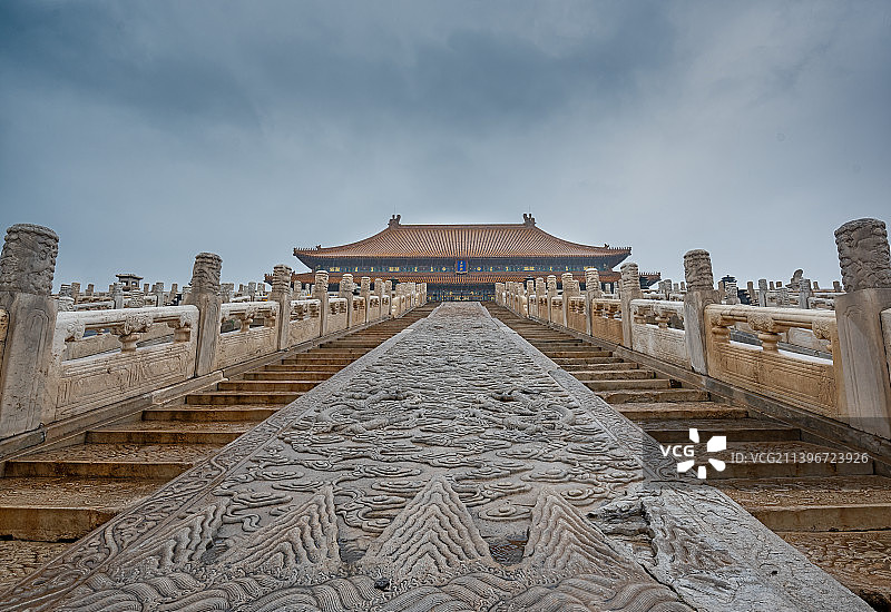 雨天的故宫太和殿大石雕图片素材
