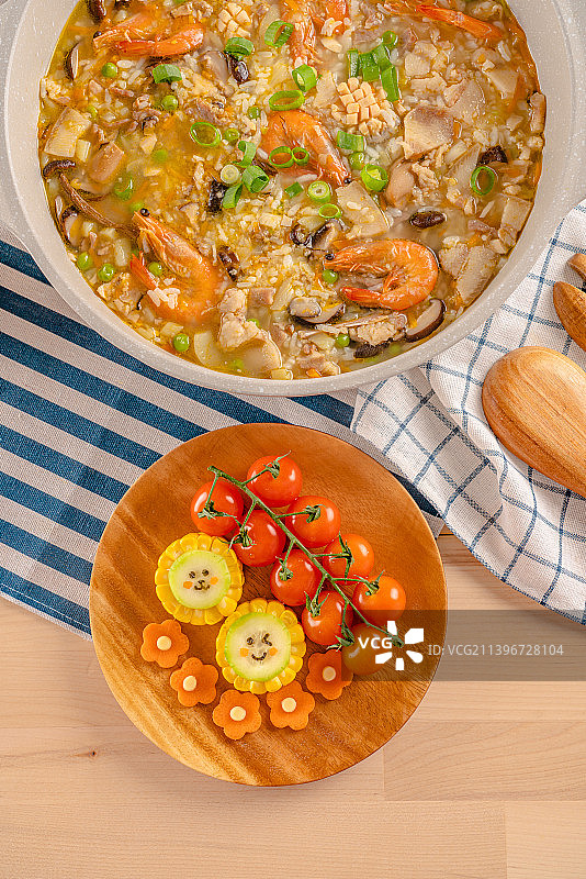 鲜虾鸡汤海鲜粥樱桃番茄脸谱玉米图片素材