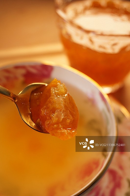 金桔膏，金桔水，金橘膏，金橘水，冲饮，中式饮料，传统果酱，食疗，养生饮品，健康食品，玻璃杯，玻璃碗，图片素材