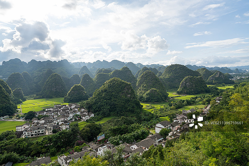 万峰林的群山村落图片素材